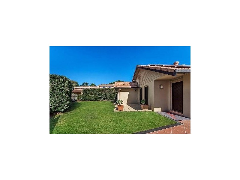 2/24 Vespa Crescent, Isle Of Capri QLD 4217