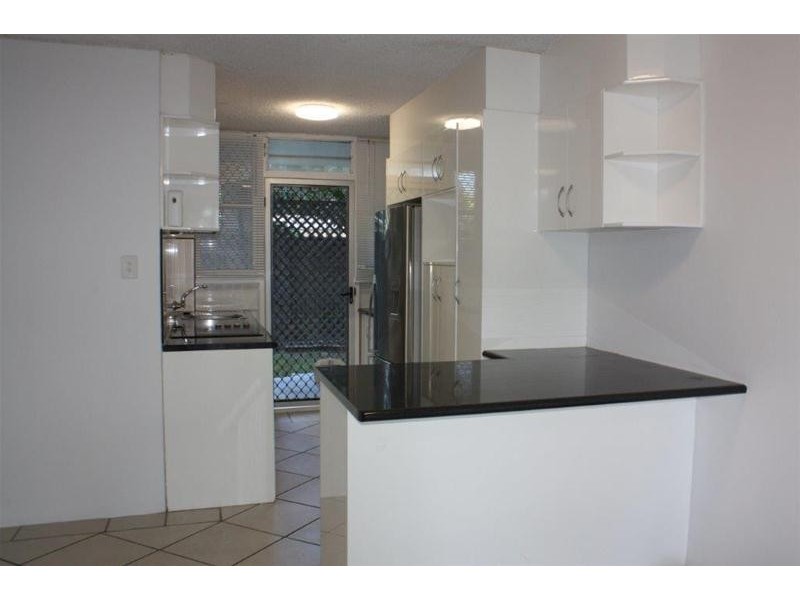 3/8 Elizabeth Avenue, Broadbeach QLD 4218