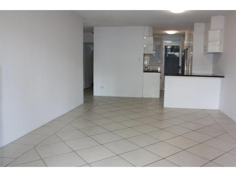 3/8 Elizabeth Avenue, Broadbeach QLD 4218