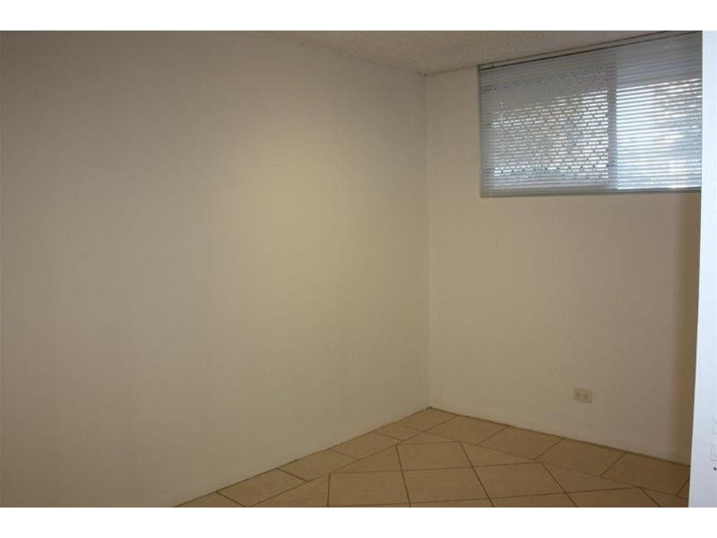 3/8 Elizabeth Avenue, Broadbeach QLD 4218