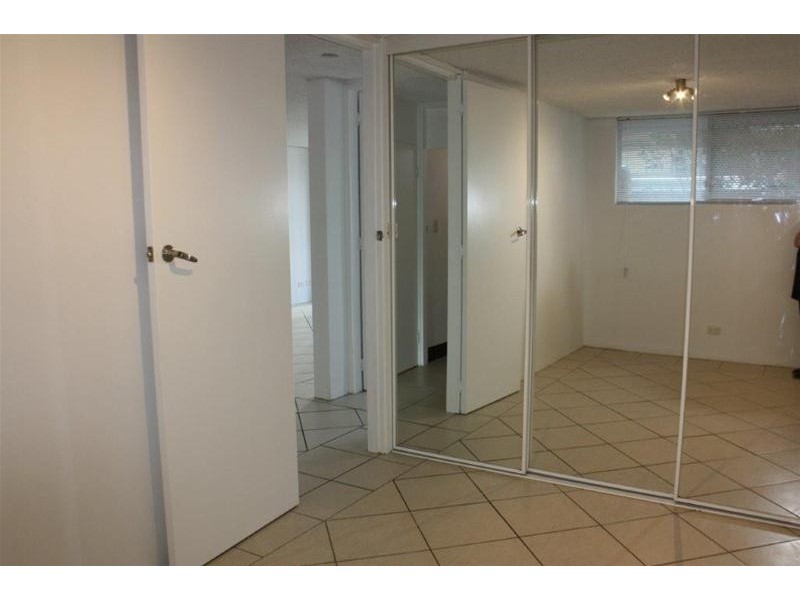 3/8 Elizabeth Avenue, Broadbeach QLD 4218