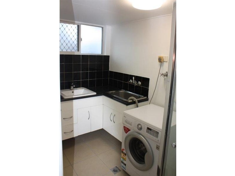 3/8 Elizabeth Avenue, Broadbeach QLD 4218