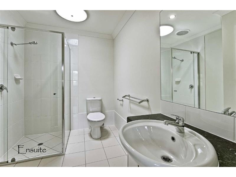 3/119 Eugaree Street, Southport QLD 4215