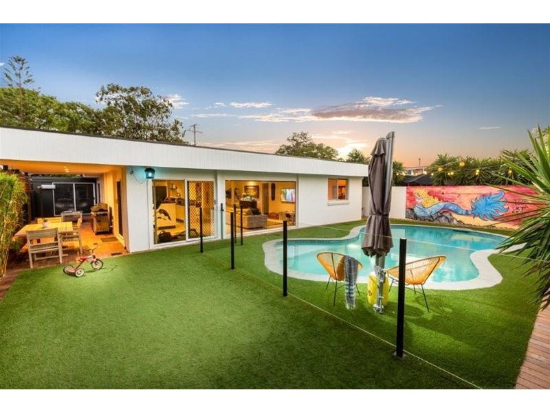 53 St Andrews Avenue, Isle Of Capri QLD 4217