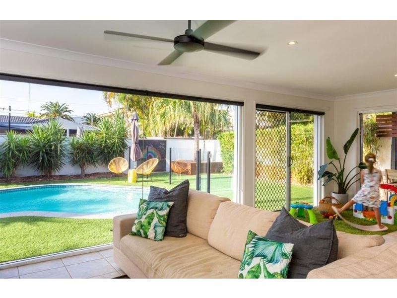 53 St Andrews Avenue, Isle Of Capri QLD 4217