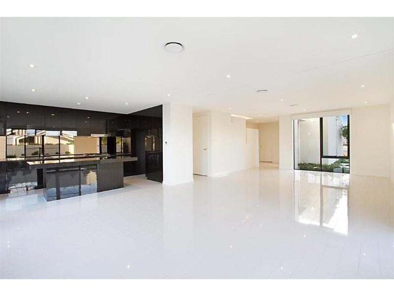 66B Sunrise Boulevard, Surfers Paradise QLD 4217