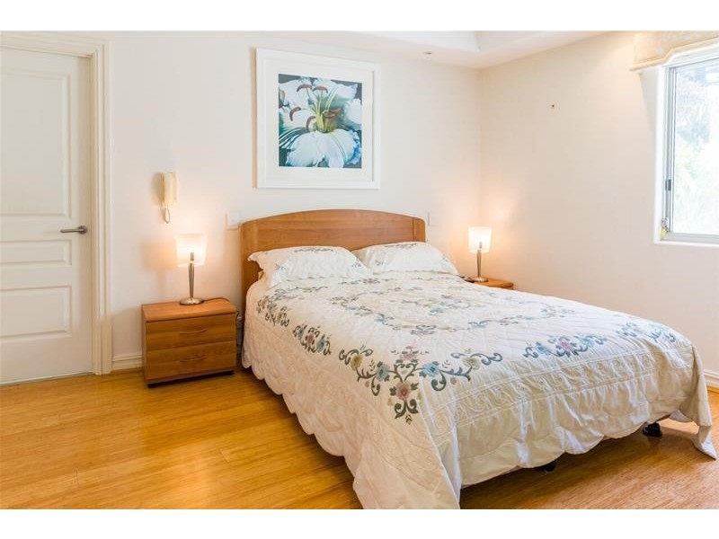 30 Garfield Terrace, Surfers Paradise QLD 4217