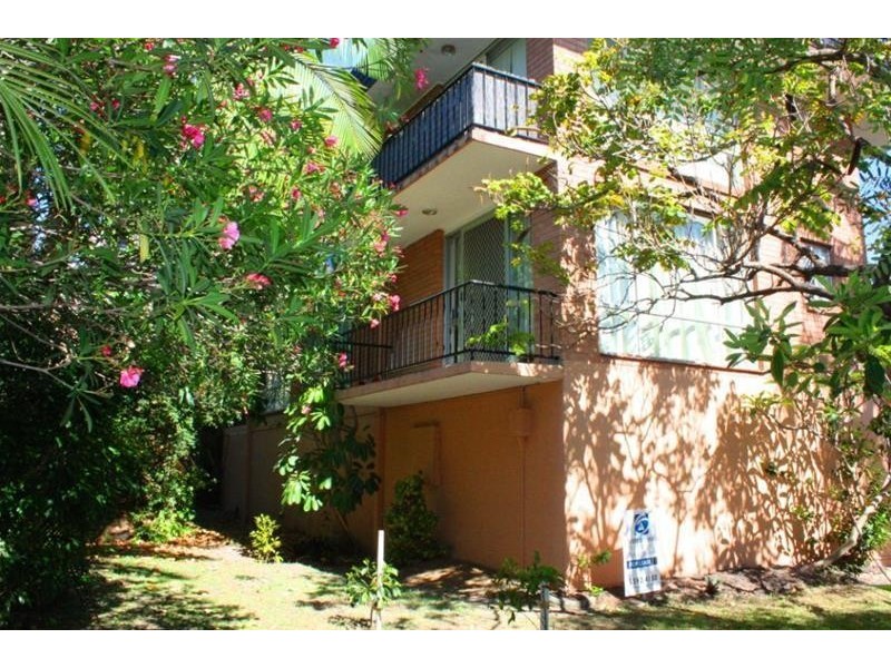 15 Darrambal Street, Chevron Island QLD 4217