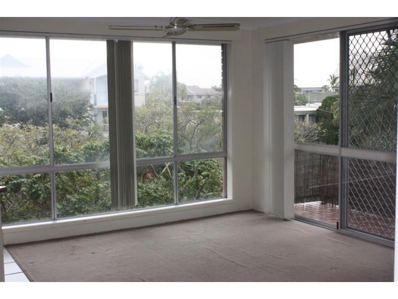 15 Darrambal Street, Chevron Island QLD 4217