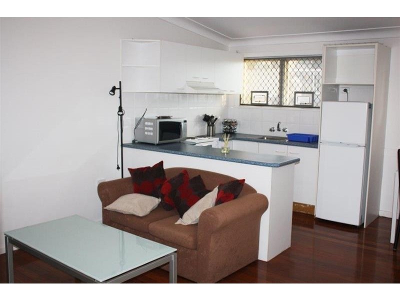 14 Leonard Avenue, Surfers Paradise QLD 4217