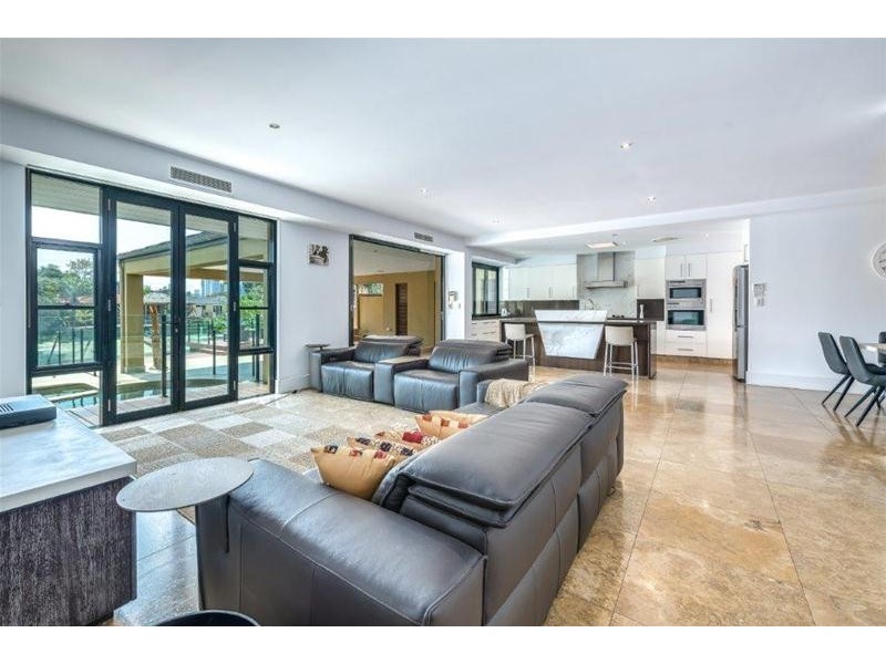 29 Rapallo Avenue, Isle Of Capri QLD 4217