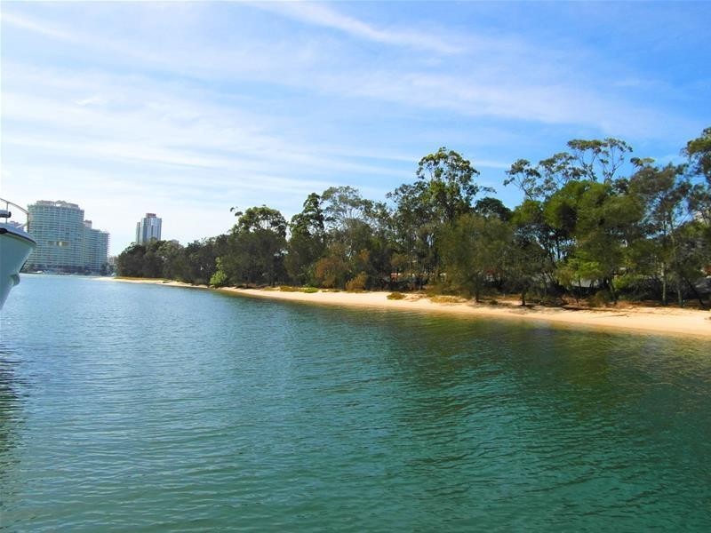 55 Commodore Drive, Paradise Waters QLD 4217