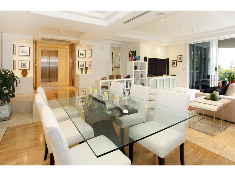 20 Riverview Parade ‘Solitaire Riverside’ Budds Beach, Surfers Paradise QLD 4217