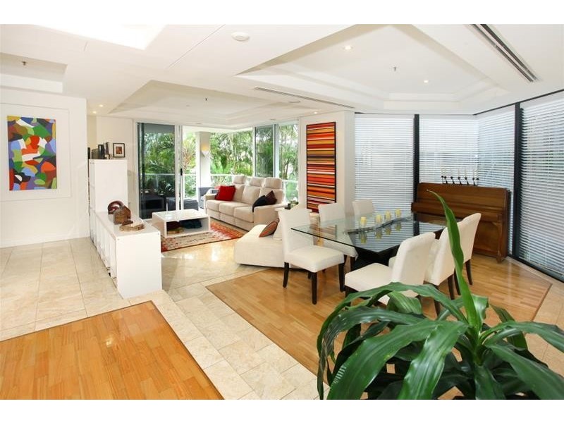 20 Riverview Parade ‘Solitaire Riverside’ Budds Beach, Surfers Paradise QLD 4217