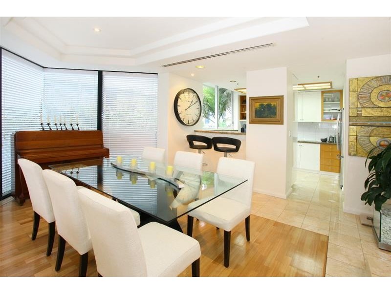 20 Riverview Parade ‘Solitaire Riverside’ Budds Beach, Surfers Paradise QLD 4217