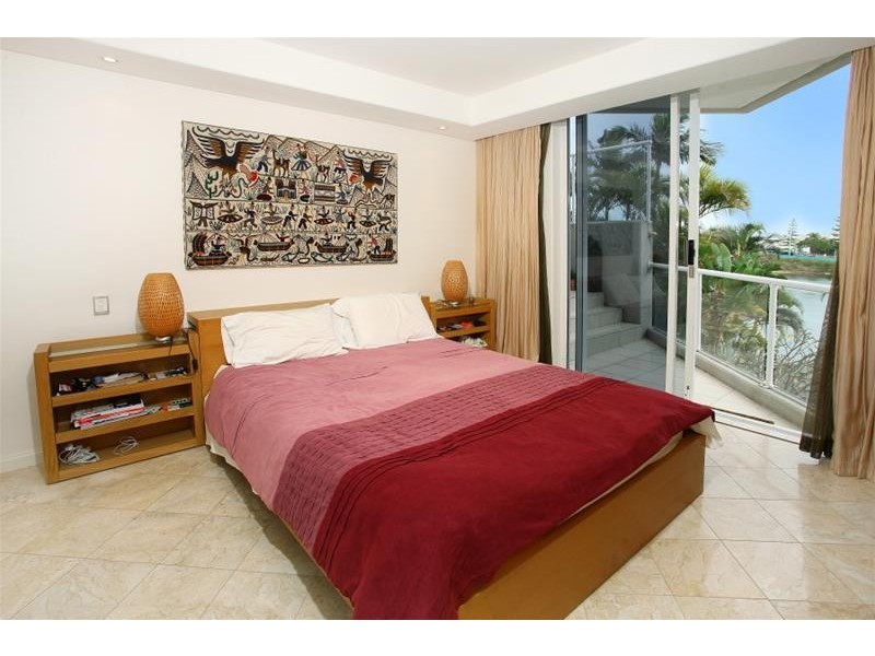 20 Riverview Parade ‘Solitaire Riverside’ Budds Beach, Surfers Paradise QLD 4217