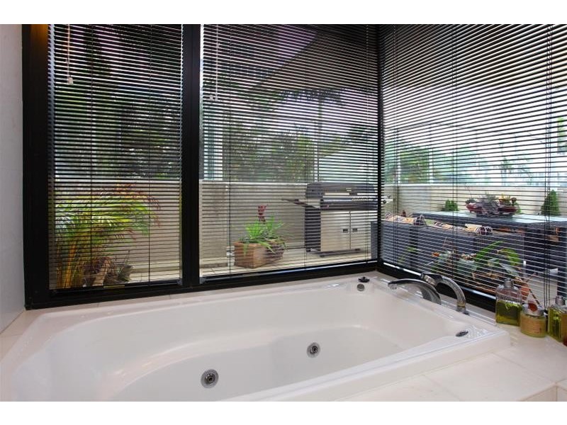 20 Riverview Parade ‘Solitaire Riverside’ Budds Beach, Surfers Paradise QLD 4217