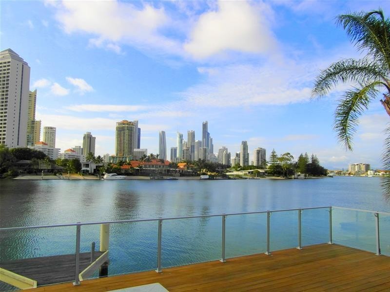 16 Admiralty Drive, Paradise Waters QLD 4217