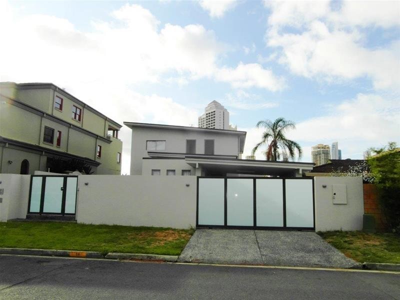 16 Admiralty Drive, Paradise Waters QLD 4217