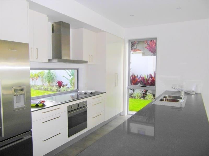 16 Admiralty Drive, Paradise Waters QLD 4217