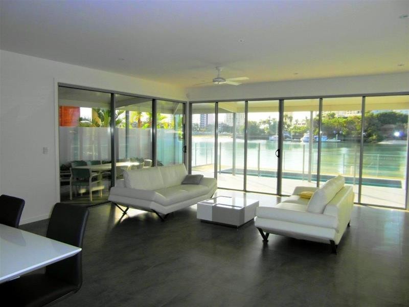 16 Admiralty Drive, Paradise Waters QLD 4217