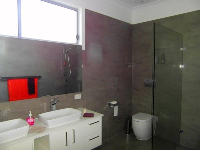 16 Admiralty Drive, Paradise Waters QLD 4217