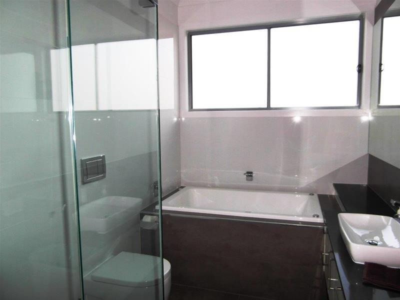 16 Admiralty Drive, Paradise Waters QLD 4217