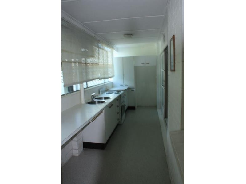 35 Tarcoola Crescent, Chevron Island QLD 4217