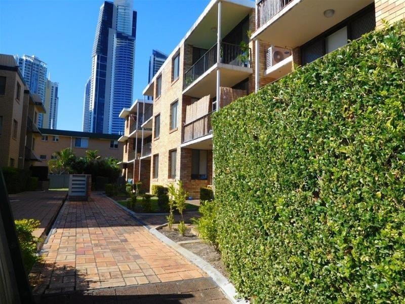 11 Stanhill Drive, Chevron Island QLD 4217