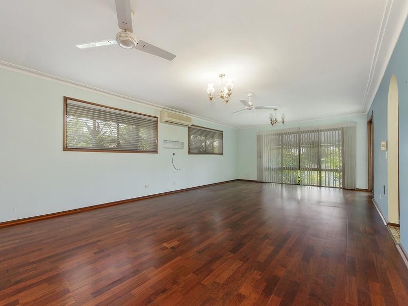 10 La Spezia Court, Isle Of Capri QLD 4217
