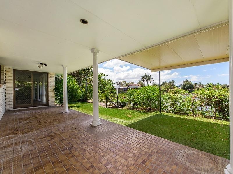 10 La Spezia Court, Isle Of Capri QLD 4217