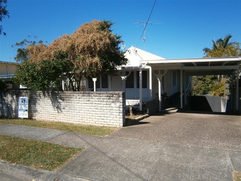 42 Ridgeway Avenue, Southport QLD 4215