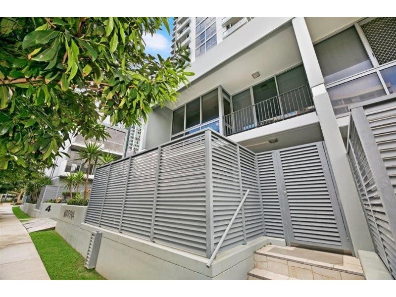 407/4 Como Crescent, Southport QLD 4215