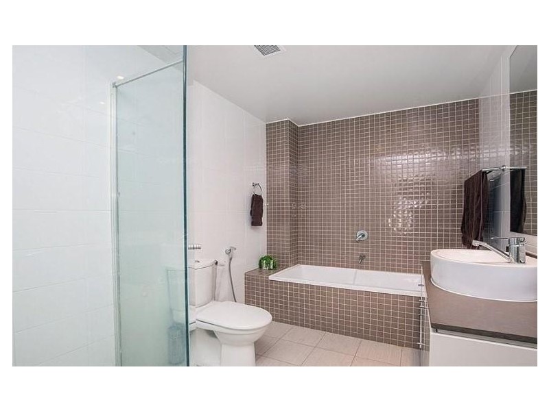 407/4 Como Crescent, Southport QLD 4215