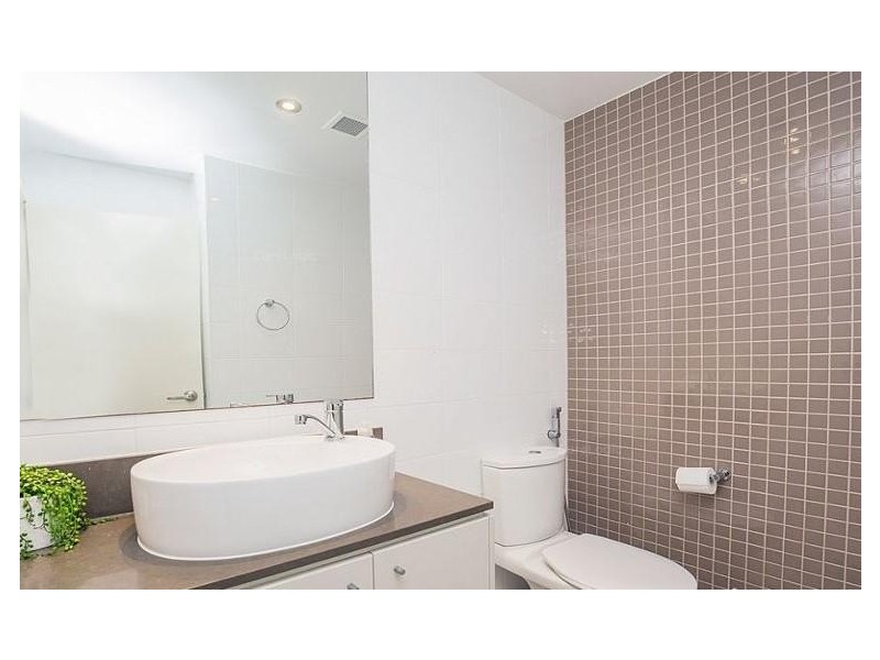 407/4 Como Crescent, Southport QLD 4215