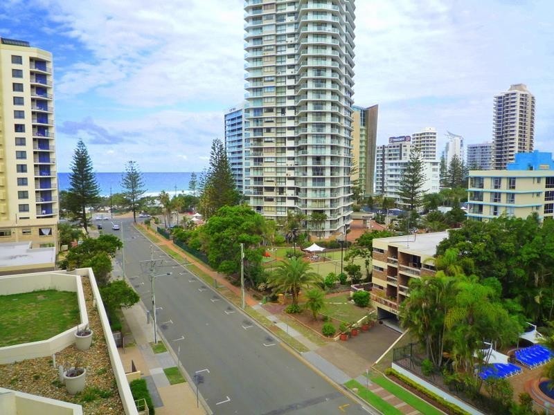 25 Laycock Street “Mantra Legends”, Surfers Paradise QLD 4217