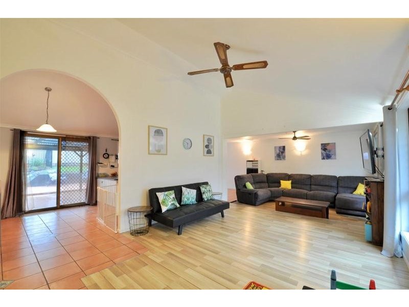 15 Numeralla Avenue, Ashmore QLD 4214