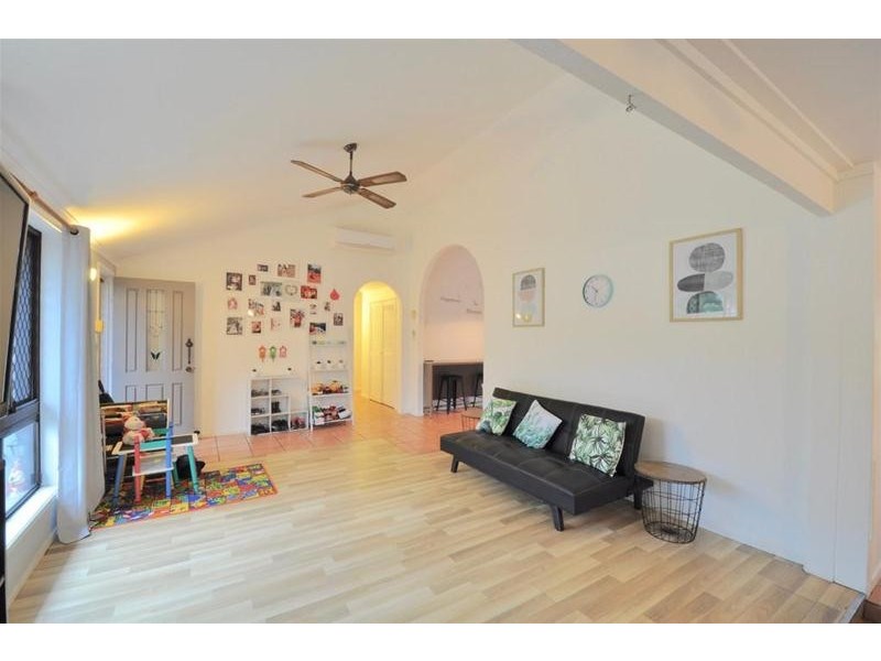 15 Numeralla Avenue, Ashmore QLD 4214