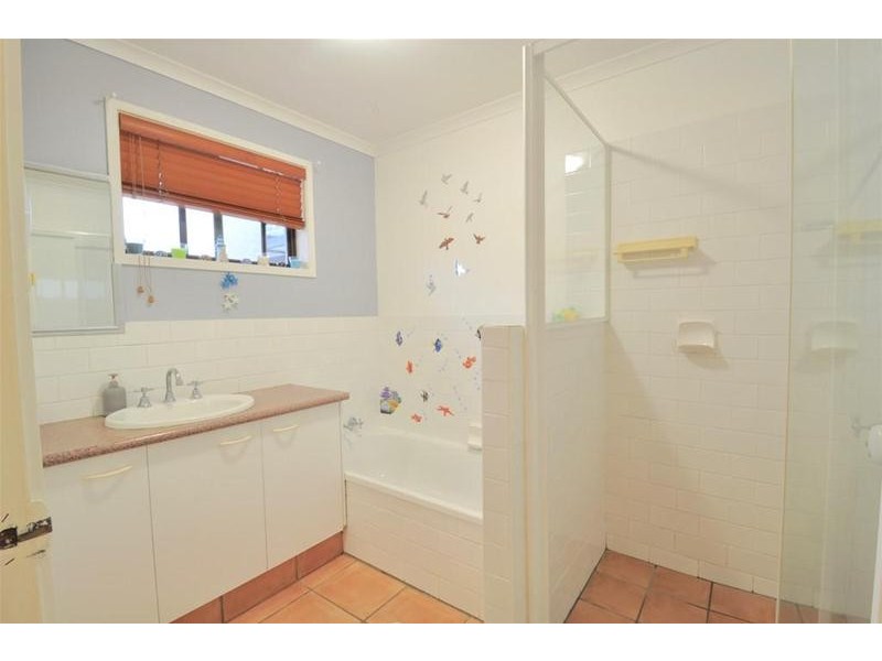 15 Numeralla Avenue, Ashmore QLD 4214