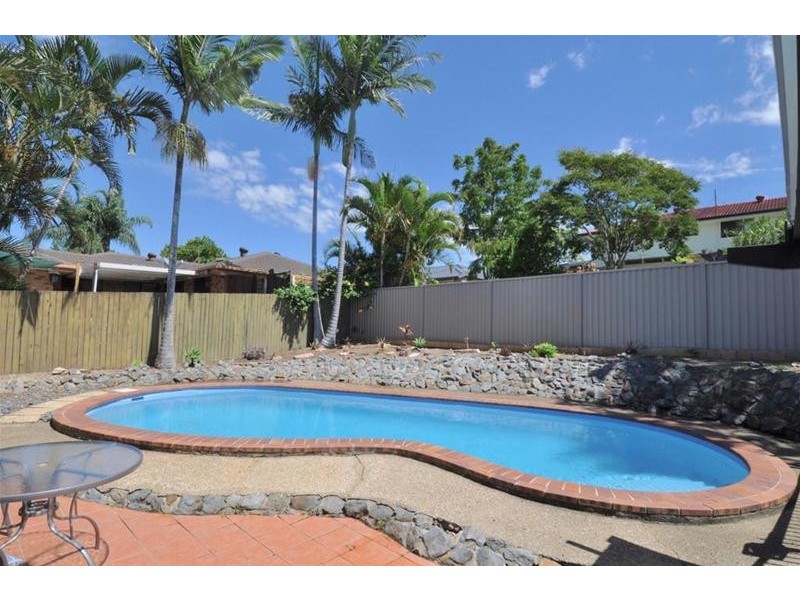 15 Numeralla Avenue, Ashmore QLD 4214