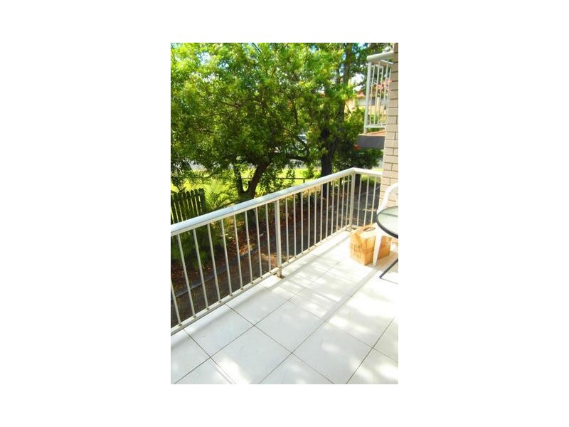 12 Leonard Avenue, Surfers Paradise QLD 4217