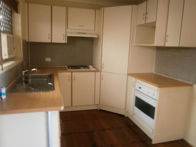 86 Kindra Avenue, Southport QLD 4215