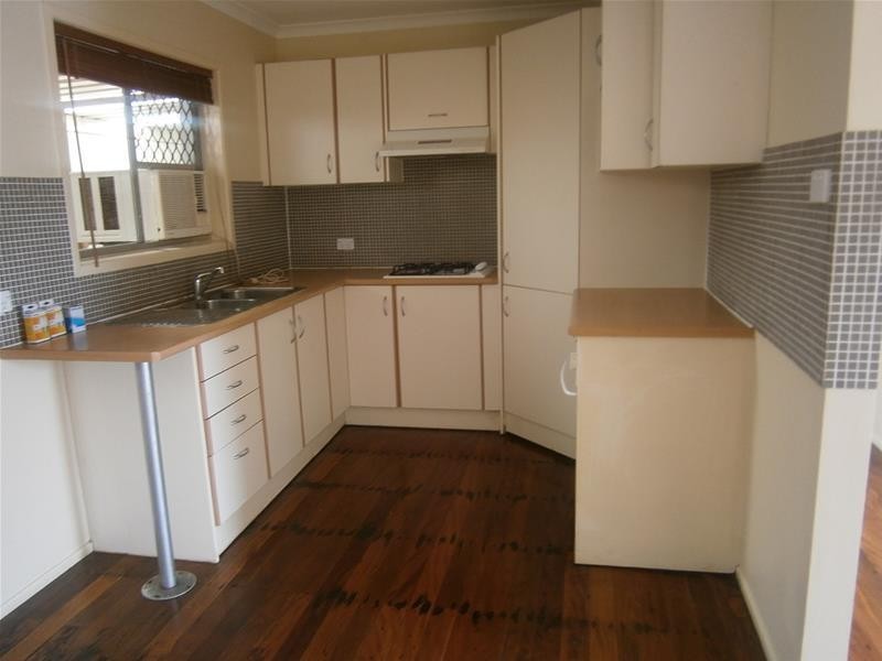 86 Kindra Avenue, Southport QLD 4215