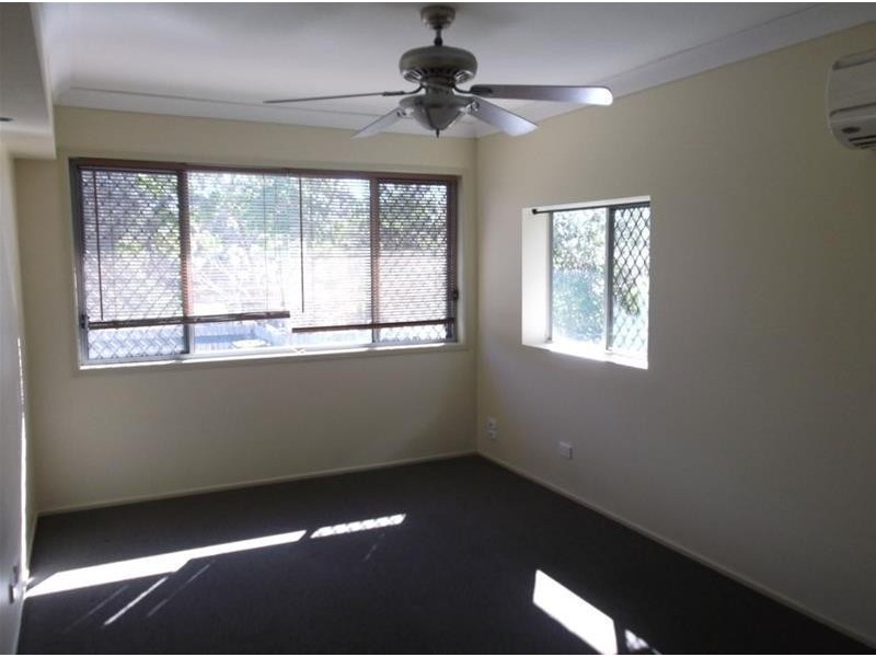 86 Kindra Avenue, Southport QLD 4215