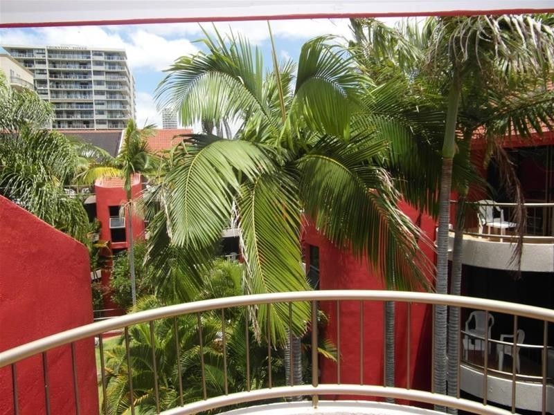 38 Enderley Avenue, Surfers Paradise QLD 4217