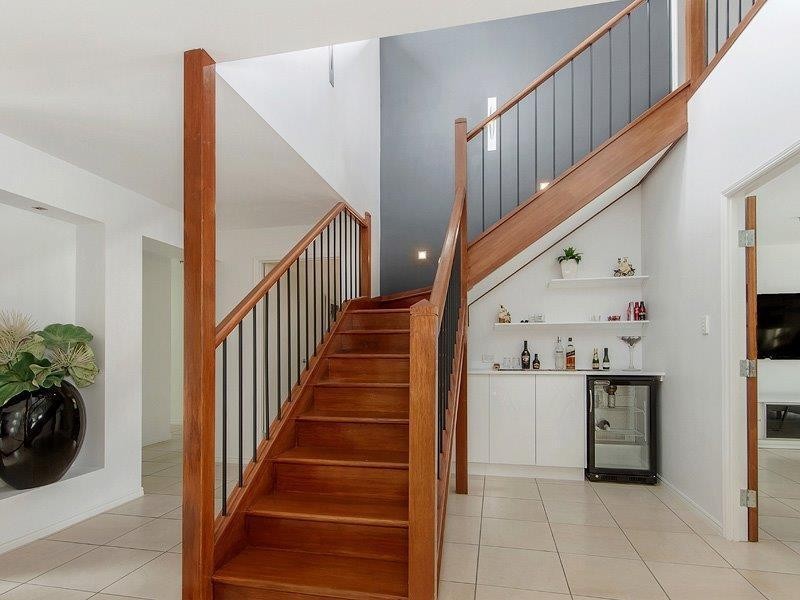 2 Kookaburra Crt, Sorrento QLD 4217