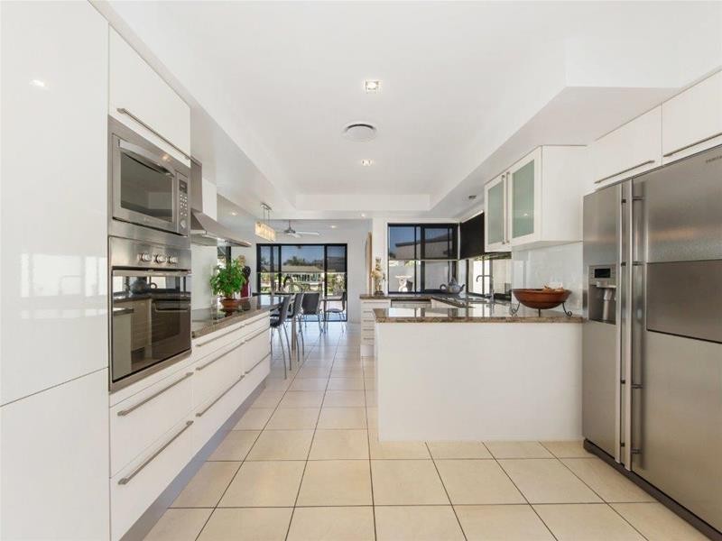 2 Kookaburra Crt, Sorrento QLD 4217