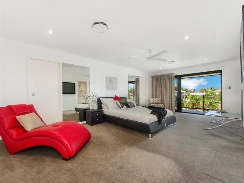 2 Kookaburra Crt, Sorrento QLD 4217