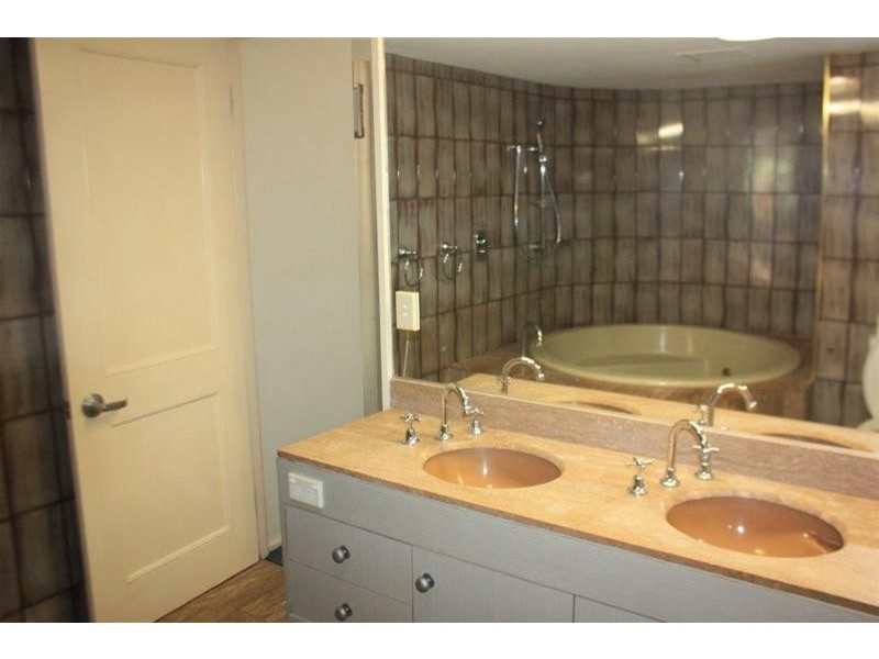 1/15 Old Burleigh Road, Surfers Paradise QLD 4217