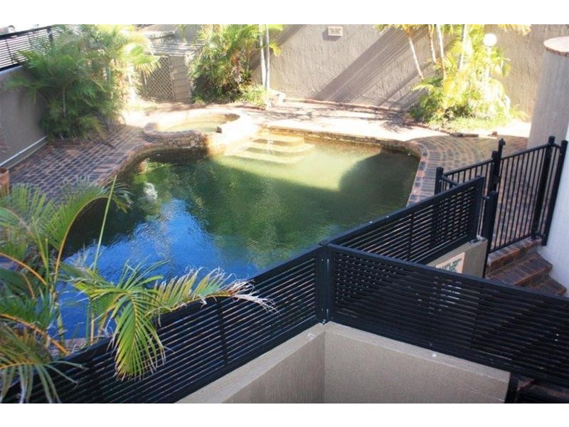 1/15 Old Burleigh Road, Surfers Paradise QLD 4217